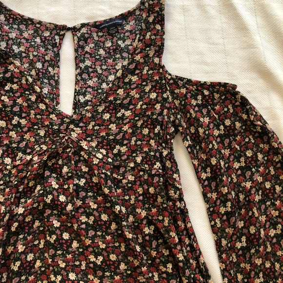 Floral cold shoulder top - Picture 4 of 6